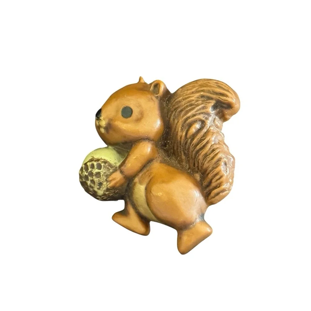 Hallmark Vintage Thanksgiving Squirrel Acorn Pin Brooch Kitsch Card Holder